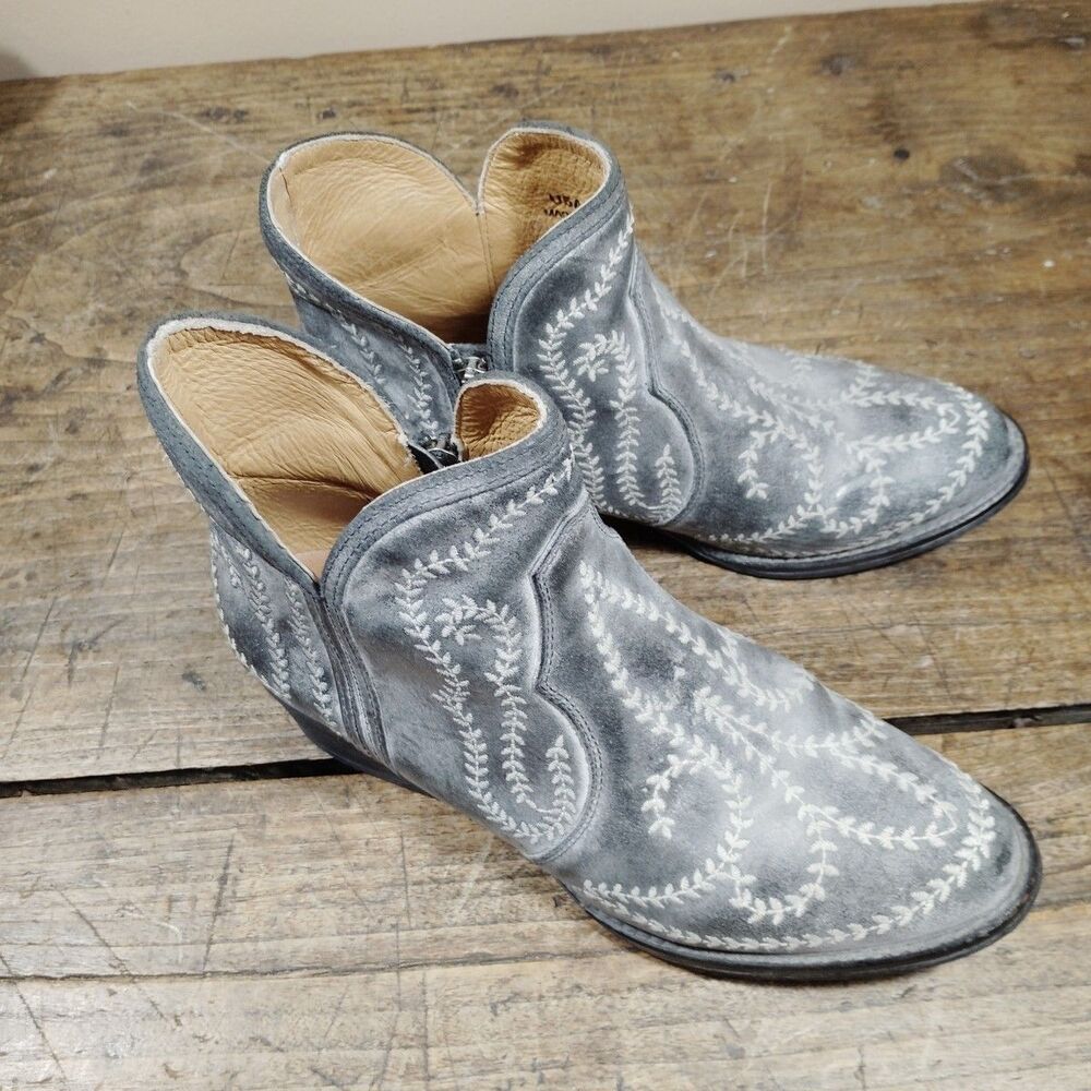 STERLING RIVER Size 11M Leather Ankle Cowboy Boots Gray Embroidered Vines - Picture 6 of 14